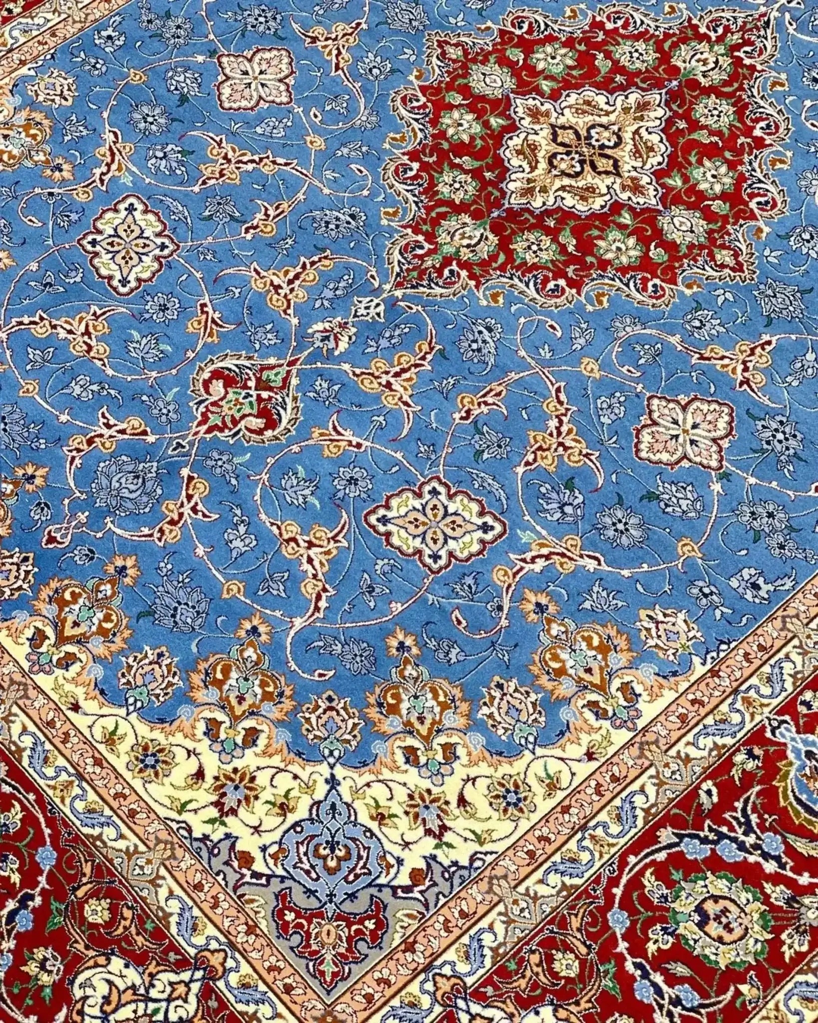 "Elegant Persian rug, 230 cm x 160 cm, woven by Saieed Davarie in Isfahan, made from silk and wool with intricate patterns."